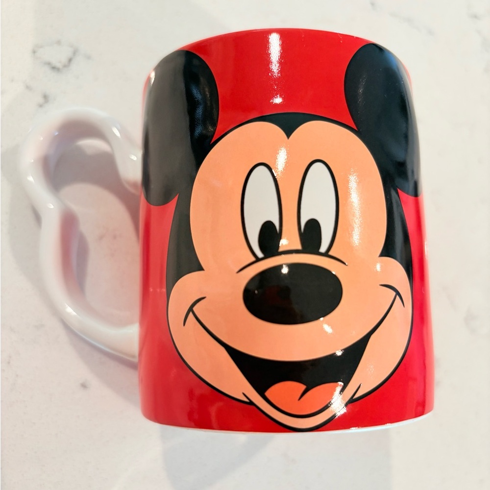 3D Mickie Mouse Disney Mug w/silhouette shaped handle